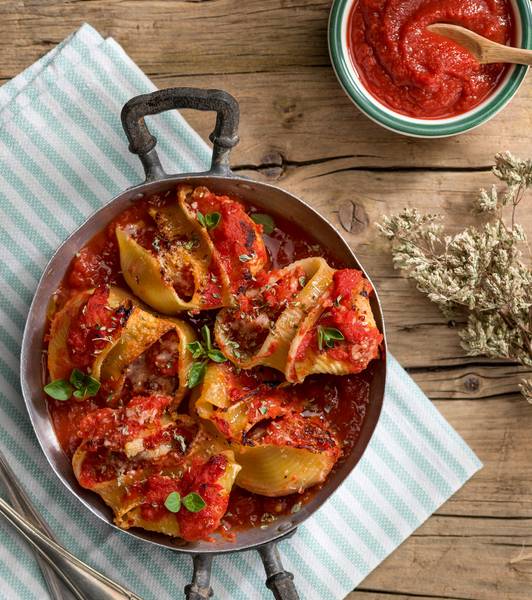 OVEN BAKED GIANT SHELLS STUFFED WITH TOMATO AND PARMESAN CHEESE